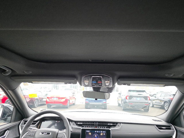 Certified 2025 Jeep Grand Cherokee Altitude image 27