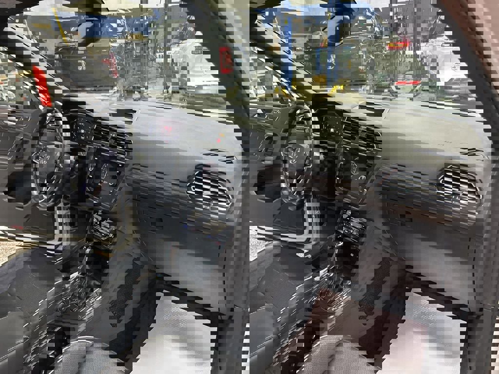 Used 2022 Volkswagen Tiguan SEL R-Line image 23