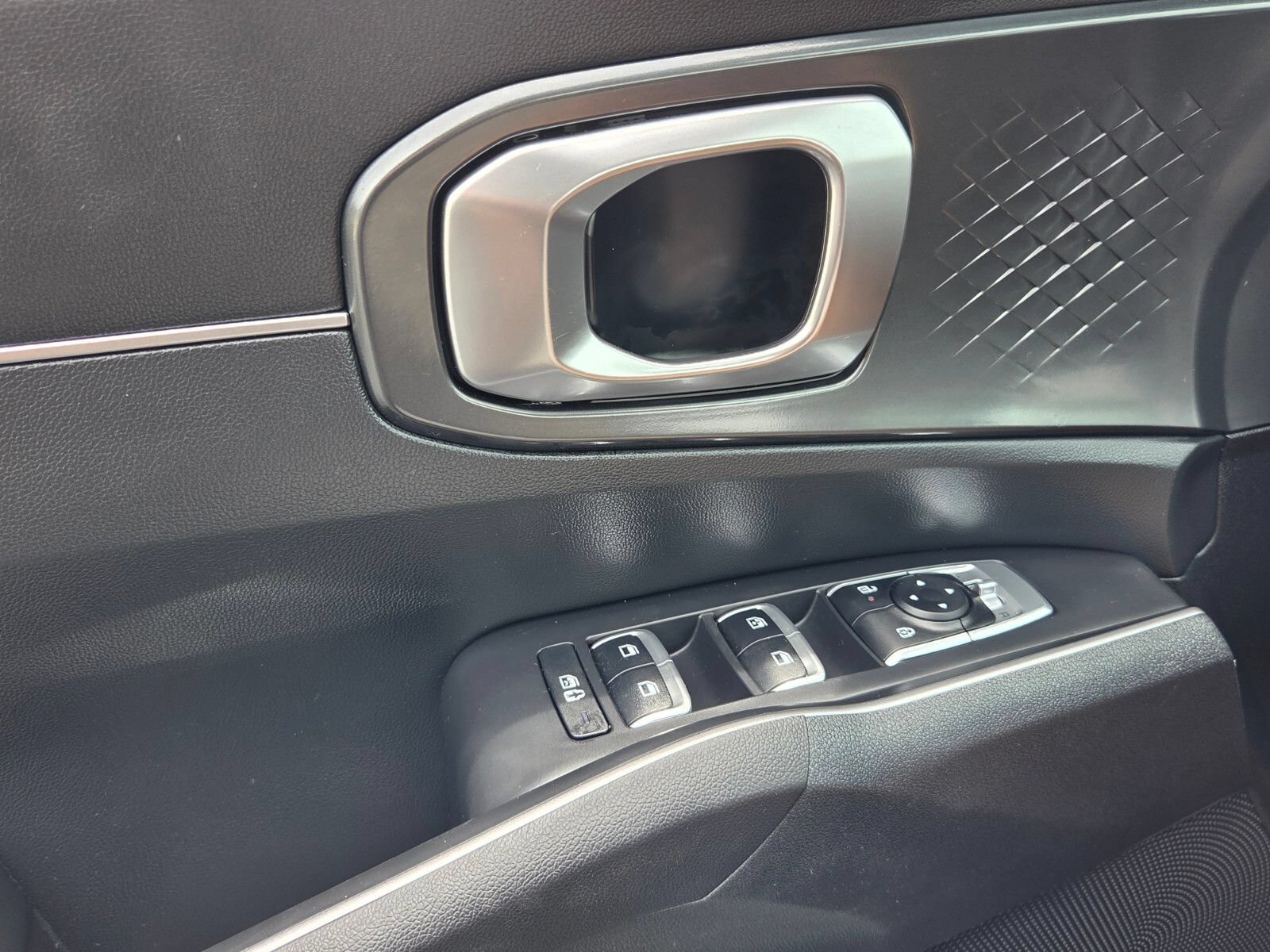 Used 2025 Kia Sorento S FWD image 29