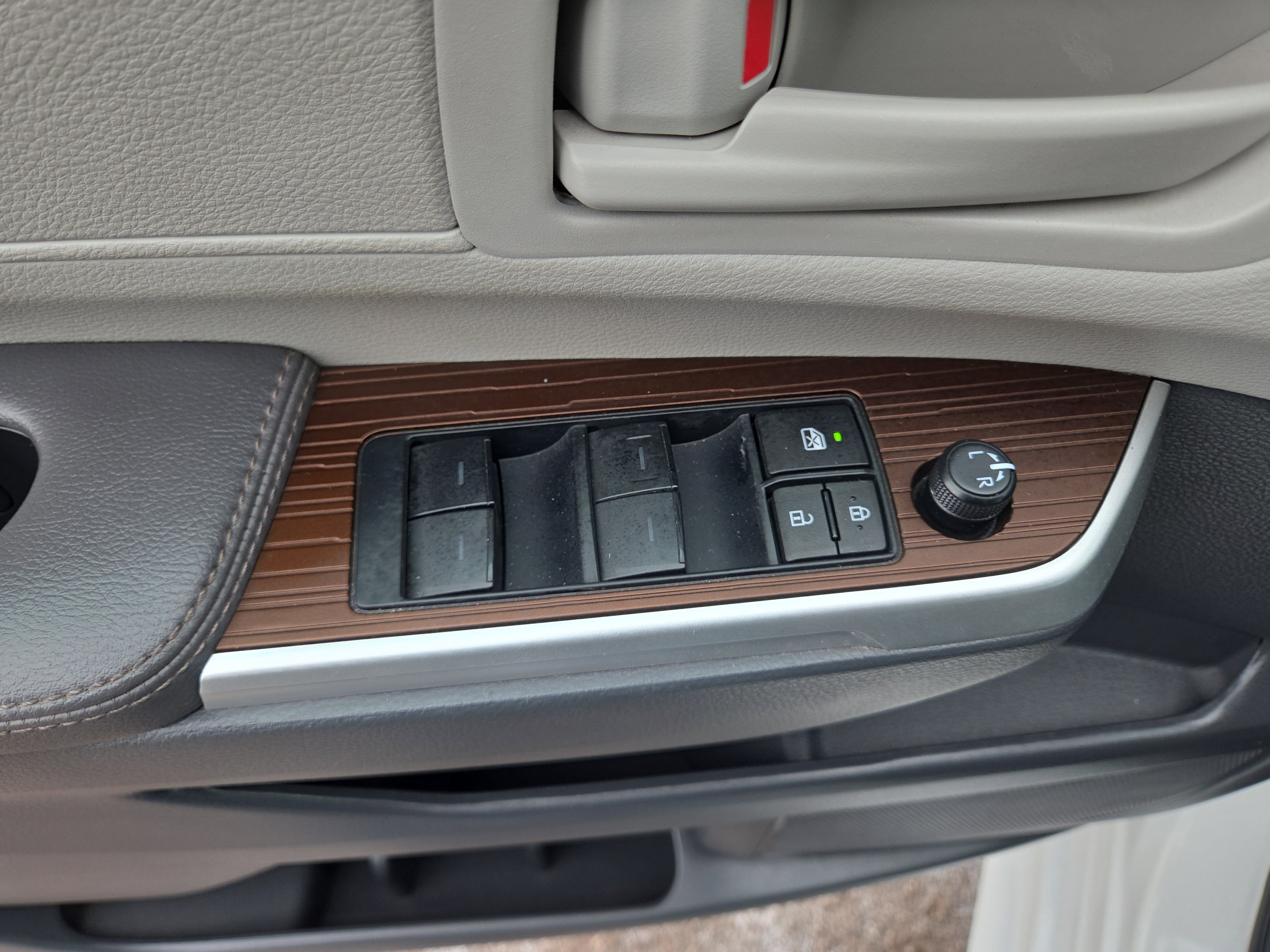 Certified 2024 Toyota Sienna LE image 29