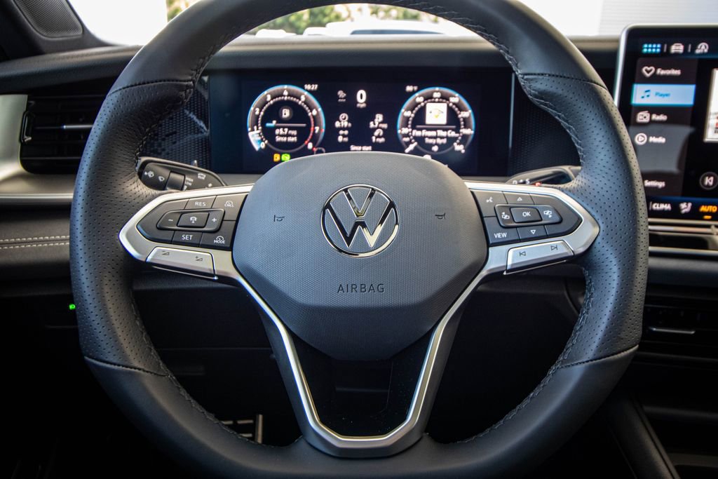 New 2026 Volkswagen Tiguan SE R-Line FWD image 39