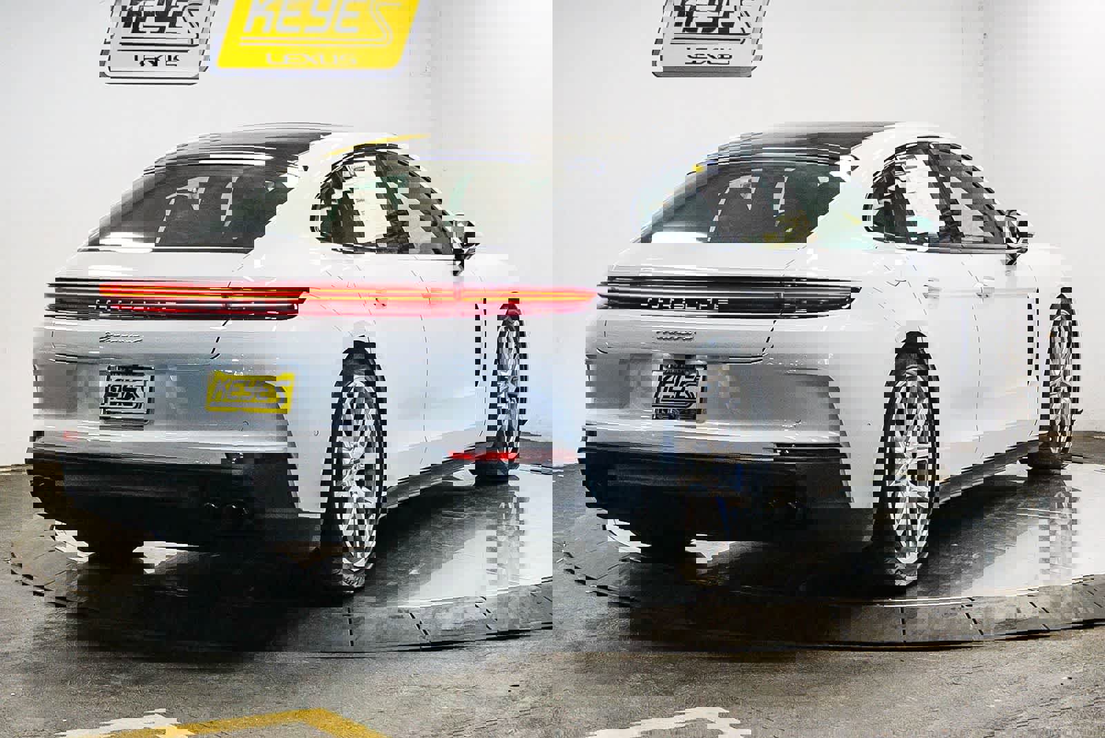 Used 2024 Porsche Panamera 4 image 4