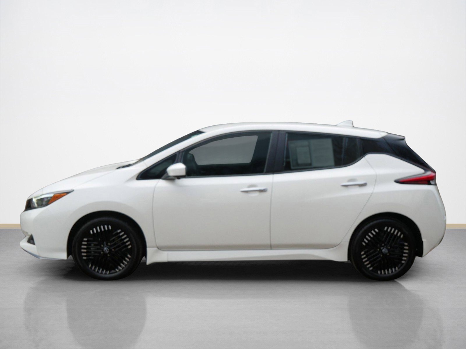 Used 2025 Nissan Leaf SV Plus image 6