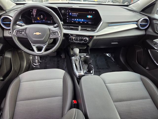 Certified 2025 Chevrolet Trax LT w/ LT Convenience Package FWD image 16