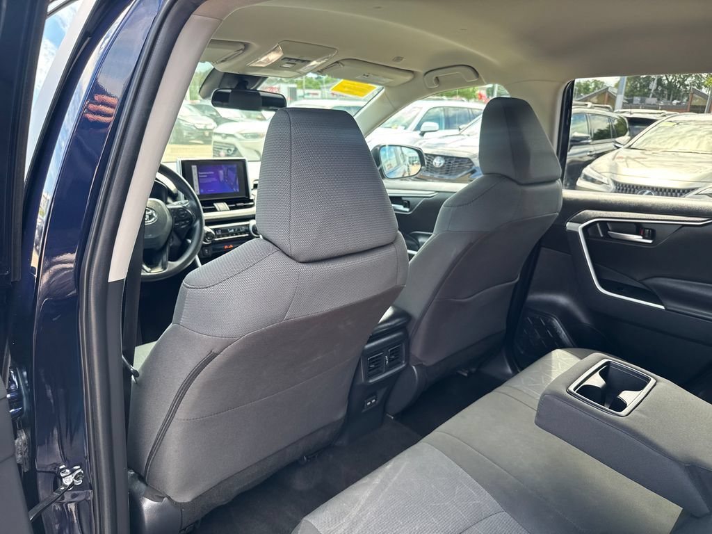 Used 2025 Toyota RAV4 XLE AWD/4WD image 38