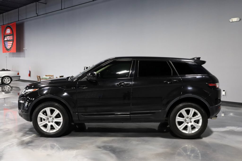 Used 2018 Land Rover Range Rover Evoque SE AWD/4WD image 4