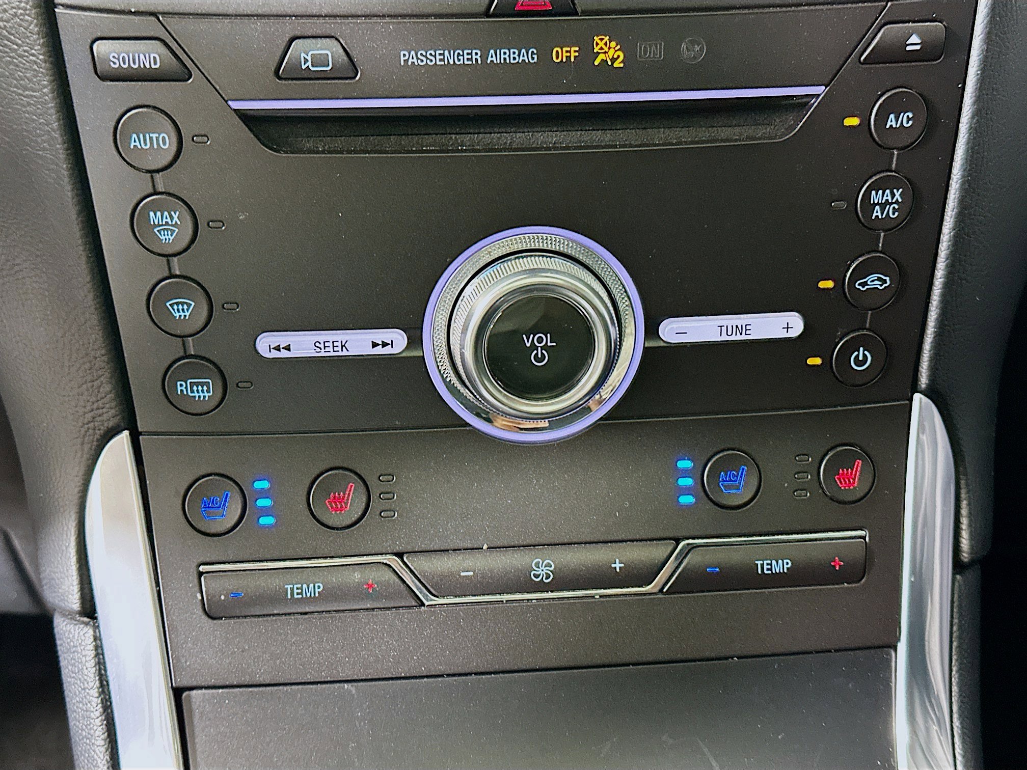Used 2019 Ford Edge Titanium w/ Equipment Group 301A AWD/4WD image 24