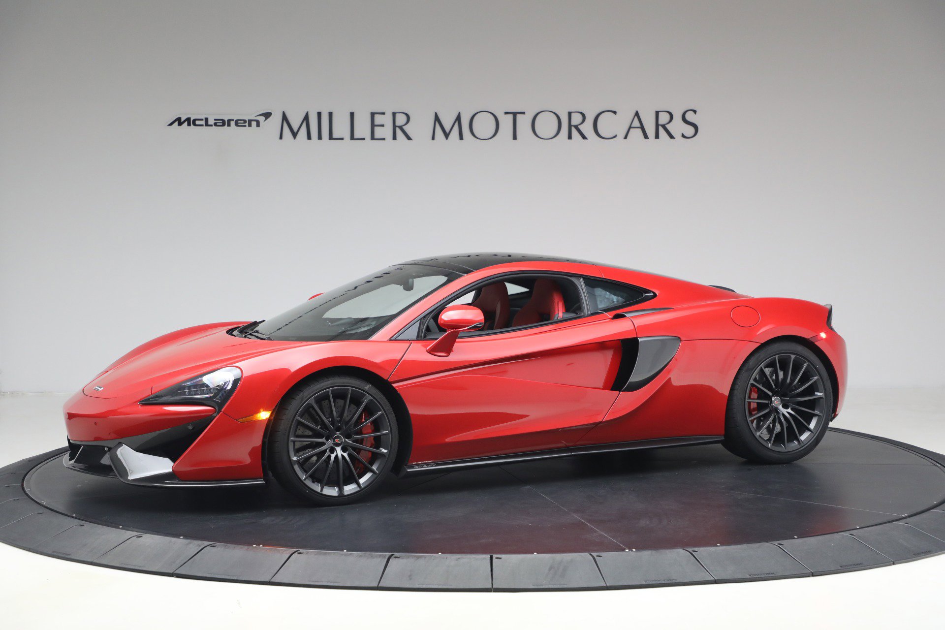 Used 2017 McLaren 570S RWD image 2
