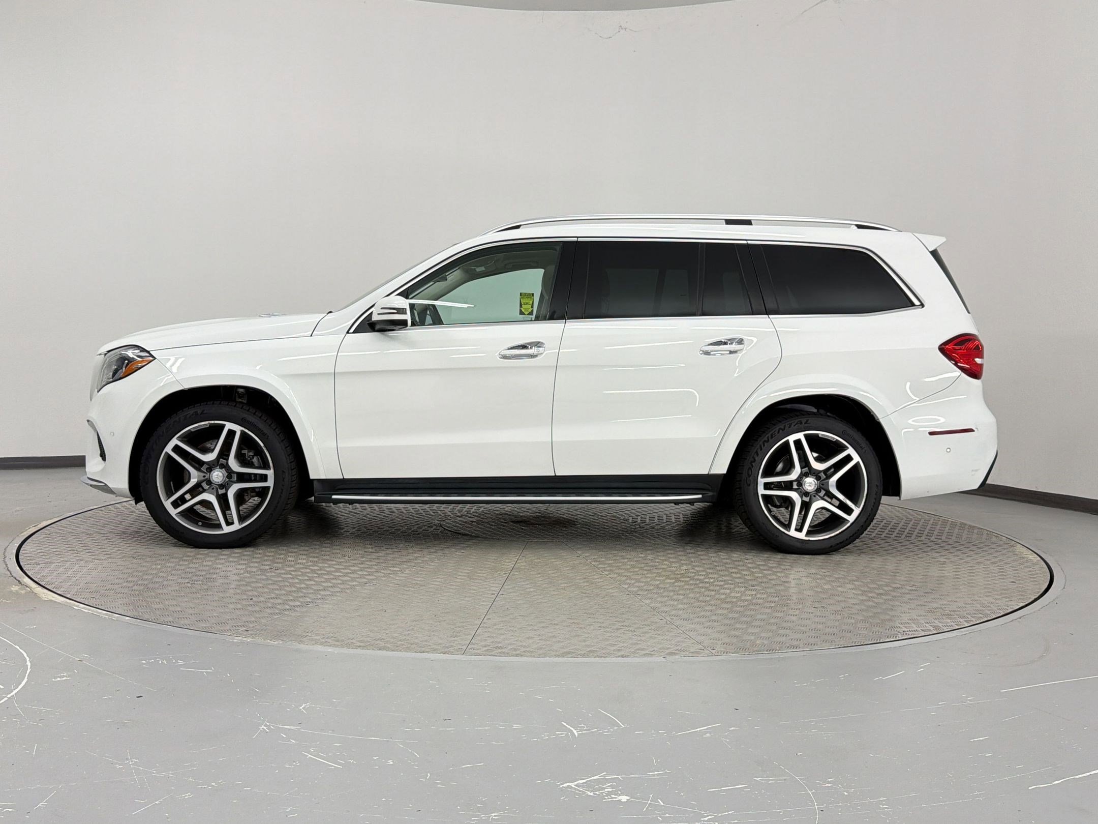 Used 2017 Mercedes-Benz GLS 550 4MATIC image 2