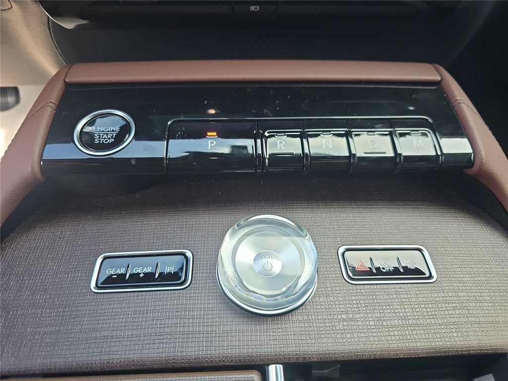 New 2027 Lincoln Navigator L Reserve RWD image 17