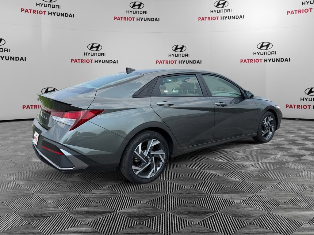 Used 2025 Hyundai Elantra Sport FWD image 3