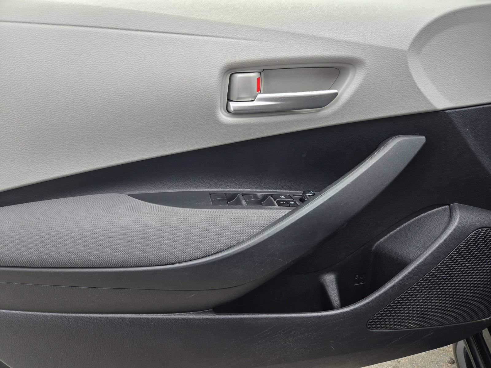 Used 2020 Toyota Corolla LE w/ Carpet Mat Package (TMS) FWD image 15