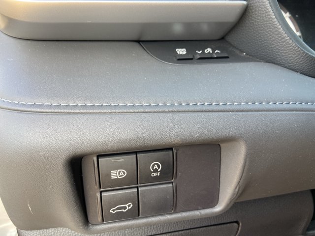 Used 2023 Toyota Highlander LE AWD/4WD image 48