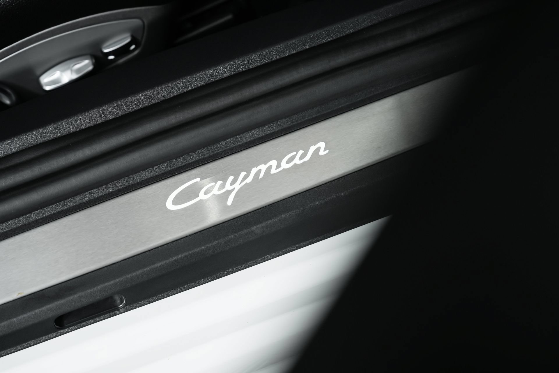 Used 2025 Porsche 718 Cayman RWD image 78