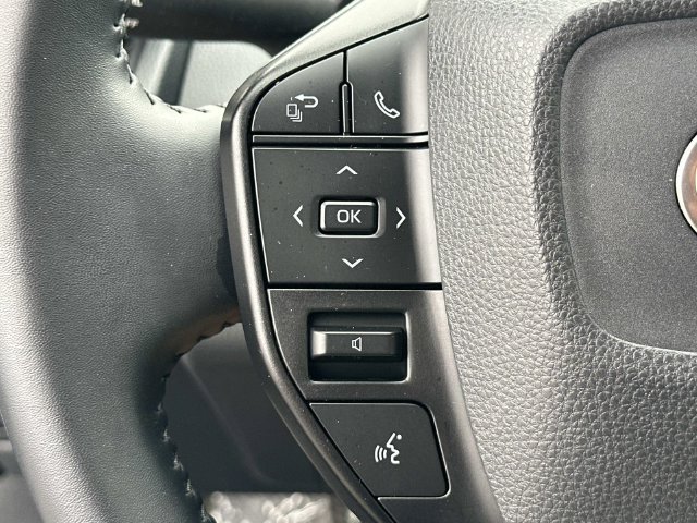 Used 2025 Toyota Prius LE FWD image 8