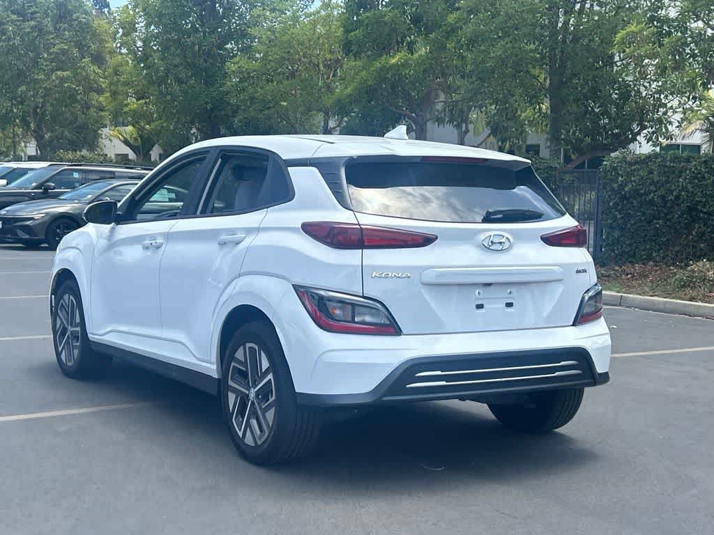 Used 2023 Hyundai Kona SE FWD image 2