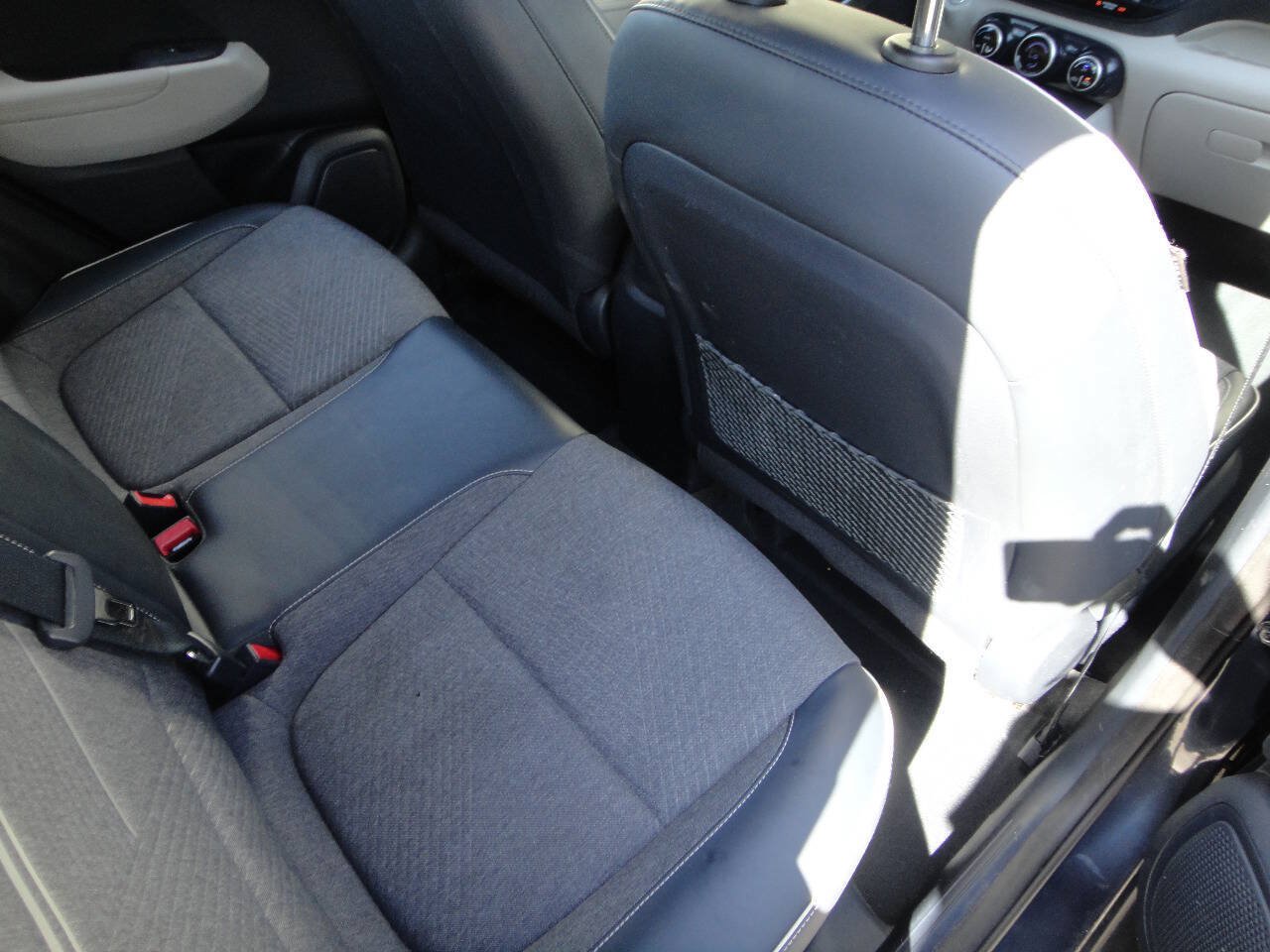 Used 2023 Hyundai Venue Limited FWD image 13
