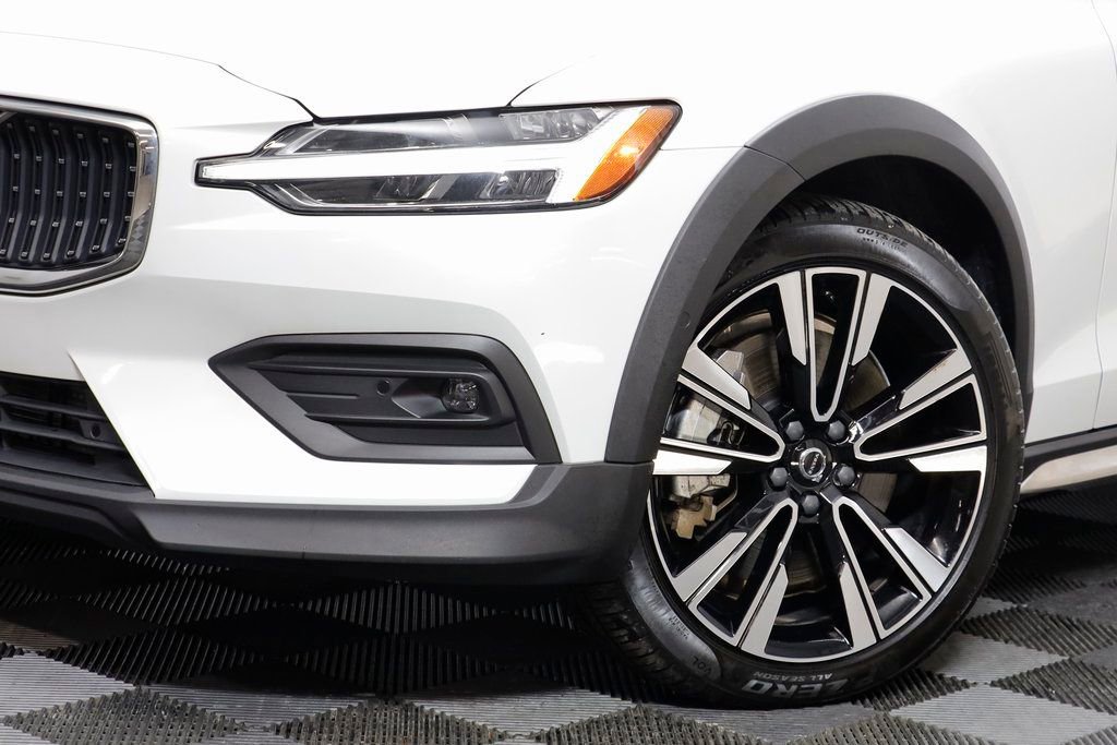 Used 2024 Volvo V60 B5 Cross Country Ultimate image 3