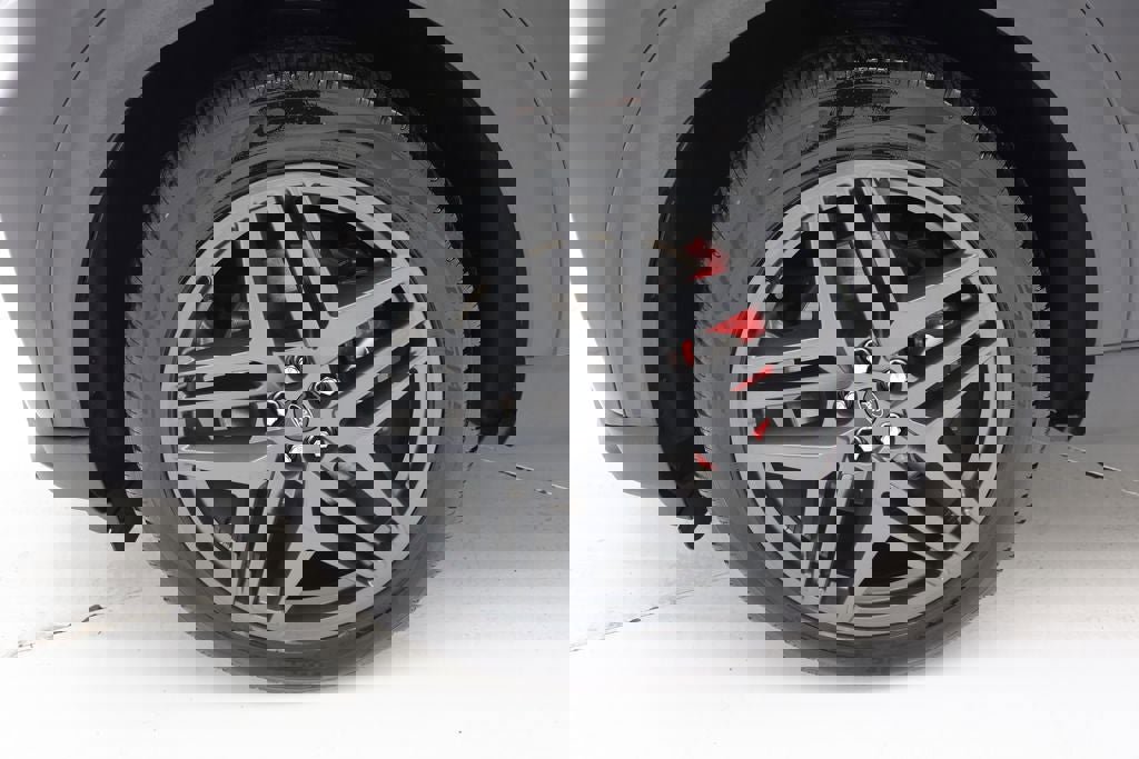 Used 2025 Ford Explorer ST image 11