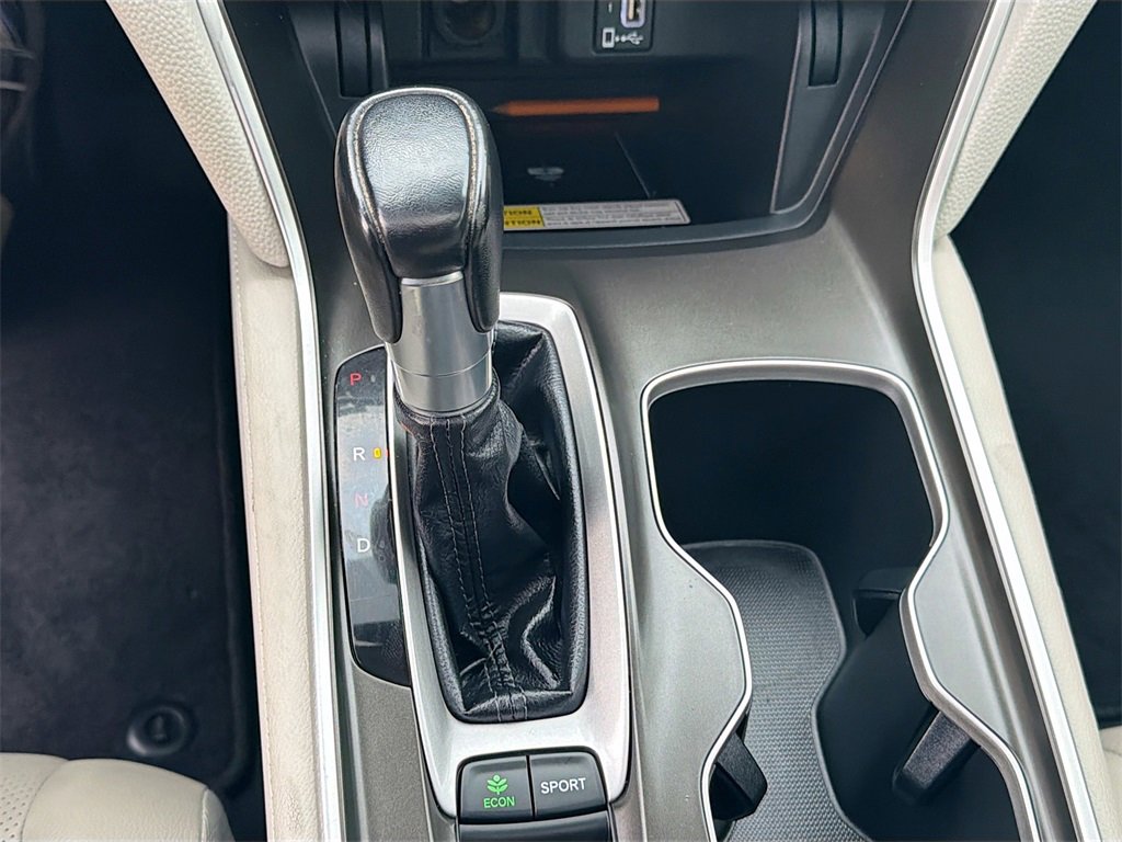 Used 2018 Honda Accord Touring image 17