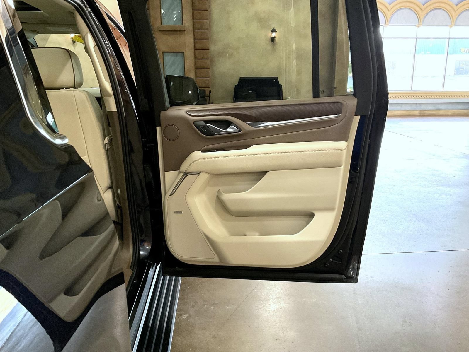 Used 2023 GMC Yukon XL Denali AWD/4WD image 17