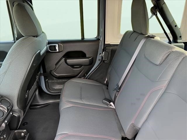 Used 2025 Jeep Wrangler Unlimited Rubicon AWD/4WD image 14