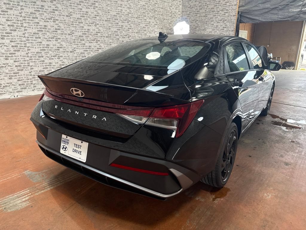 New 2026 Hyundai Elantra SEL Sport FWD image 7