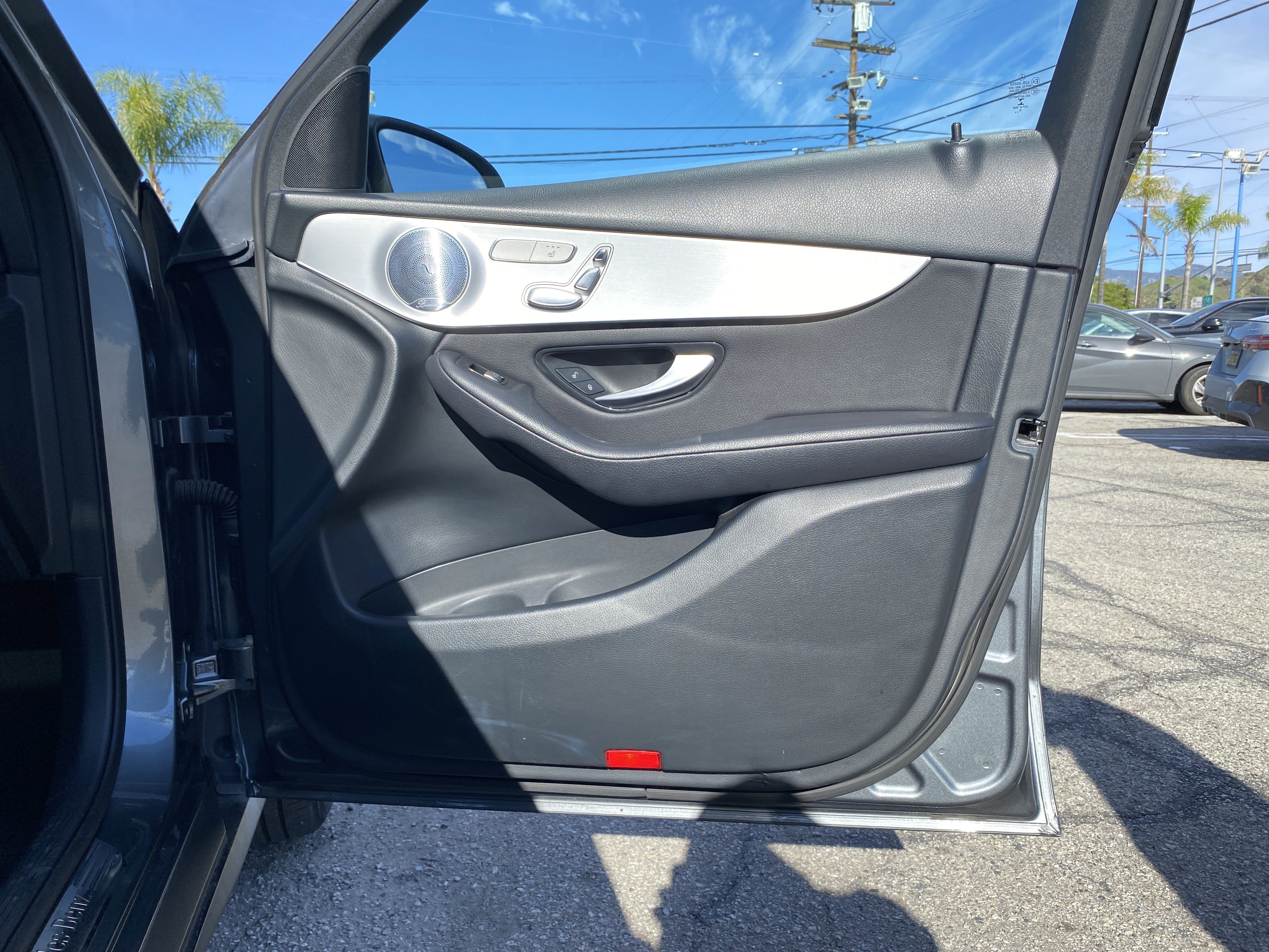 Used 2019 Mercedes-Benz GLC 350e 4MATIC w/ Premium Package image 22