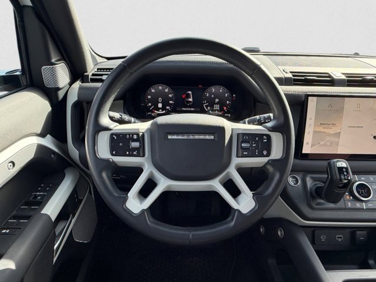 Used 2024 Land Rover Defender 130 S image 15