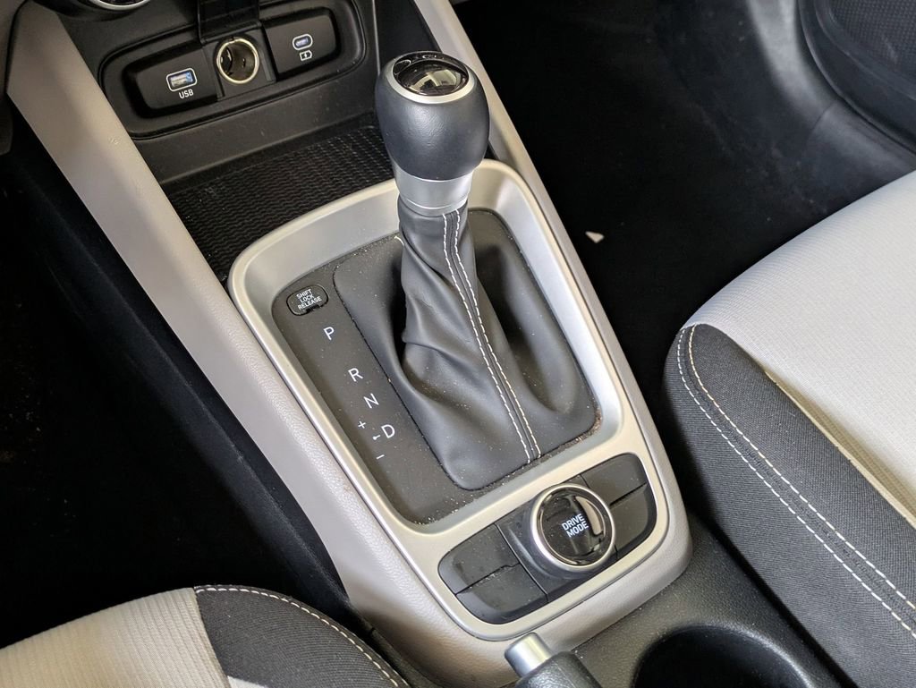 Used 2025 Hyundai Venue SEL FWD image 18