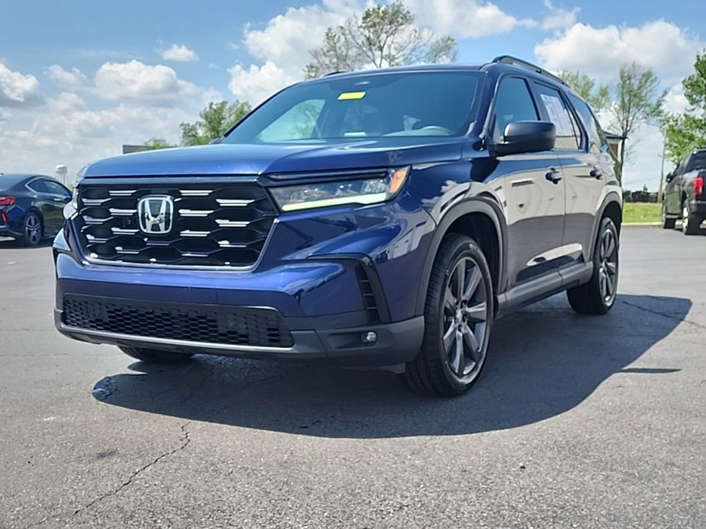 Certified 2025 Honda Pilot Sport image 3