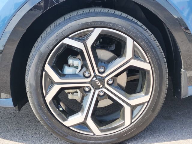 Used 2023 Kia Niro SX Touring image 9