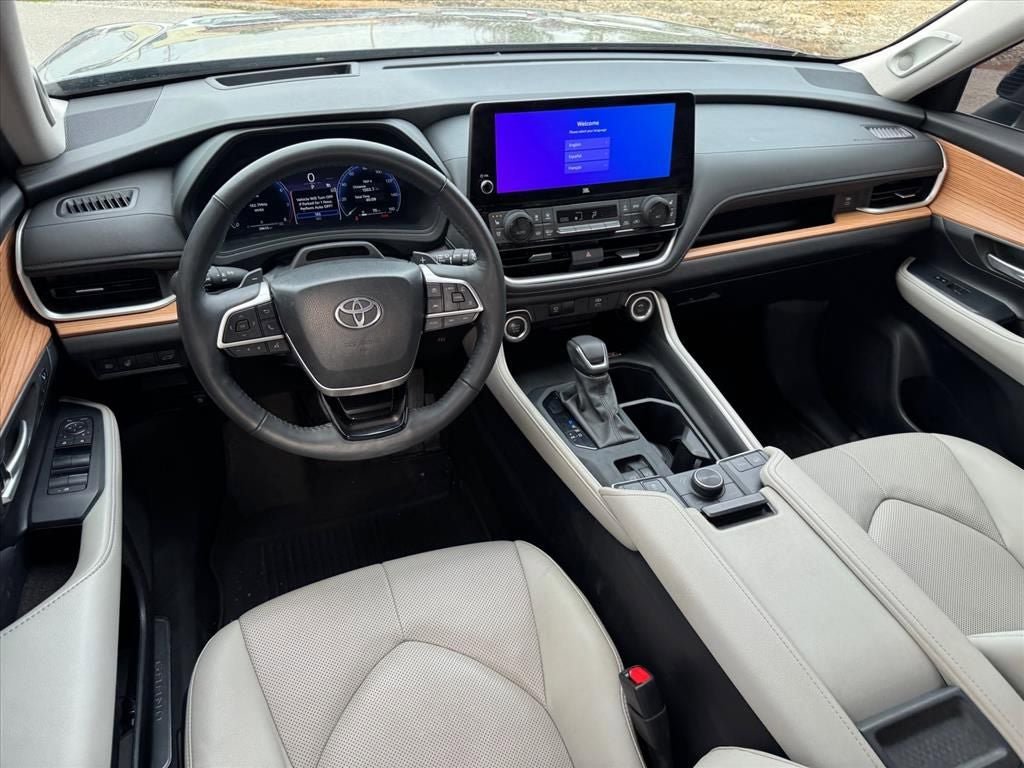 Used 2024 Toyota Grand Highlander AWD image 11