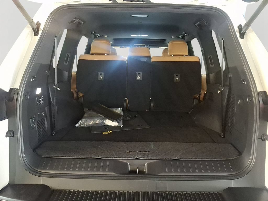 Used 2022 Lexus LX 600 4WD w/ Appearance Package image 27