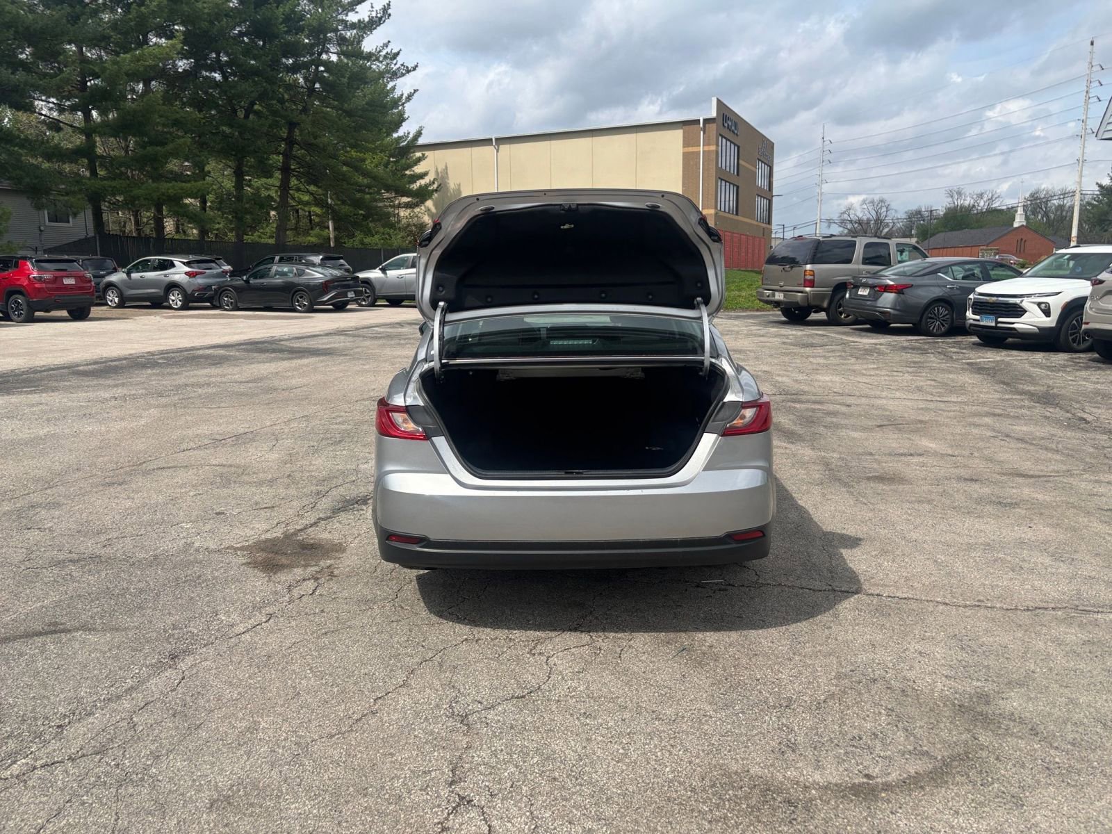 Used 2025 Toyota Camry LE image 29