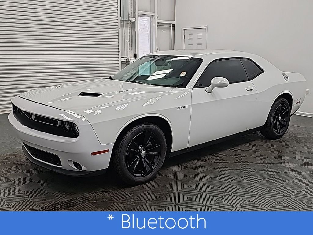 Used 2015 Dodge Challenger SXT image 5