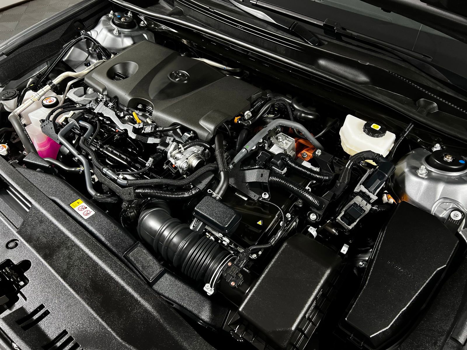 Used 2025 Toyota Camry SE image 11