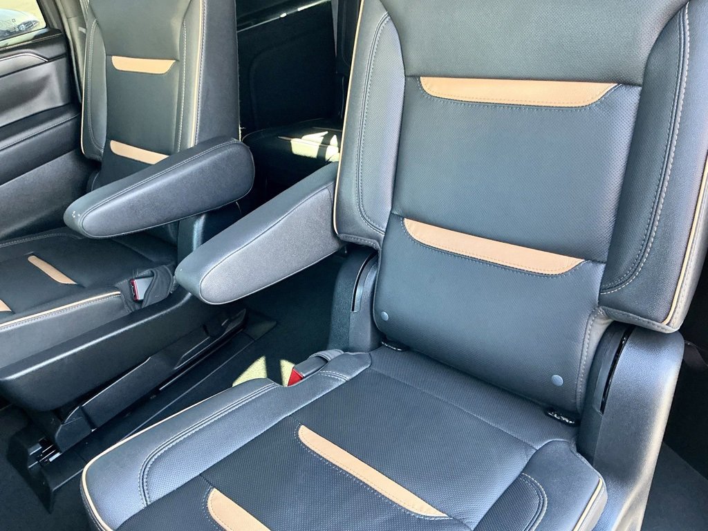 Used 2023 GMC Yukon XL AT4 image 28