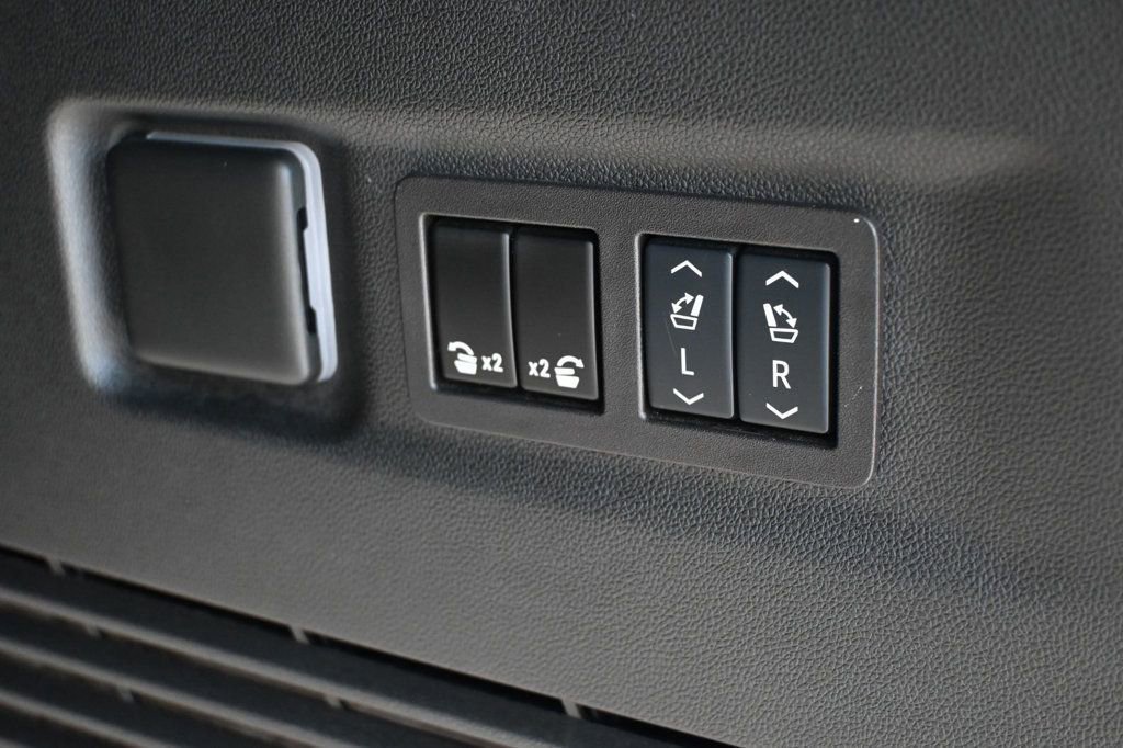 Used 2024 Chevrolet Suburban Z71 w/ Luxury Package image 25