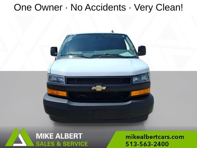 Used 2021 Chevrolet Express 3500 w/ Driver Convenience Package RWD image 2