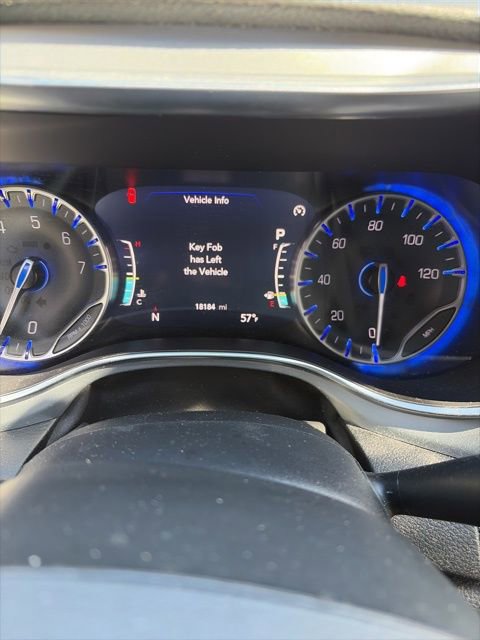 Used 2025 Chrysler Pacifica Limited image 15