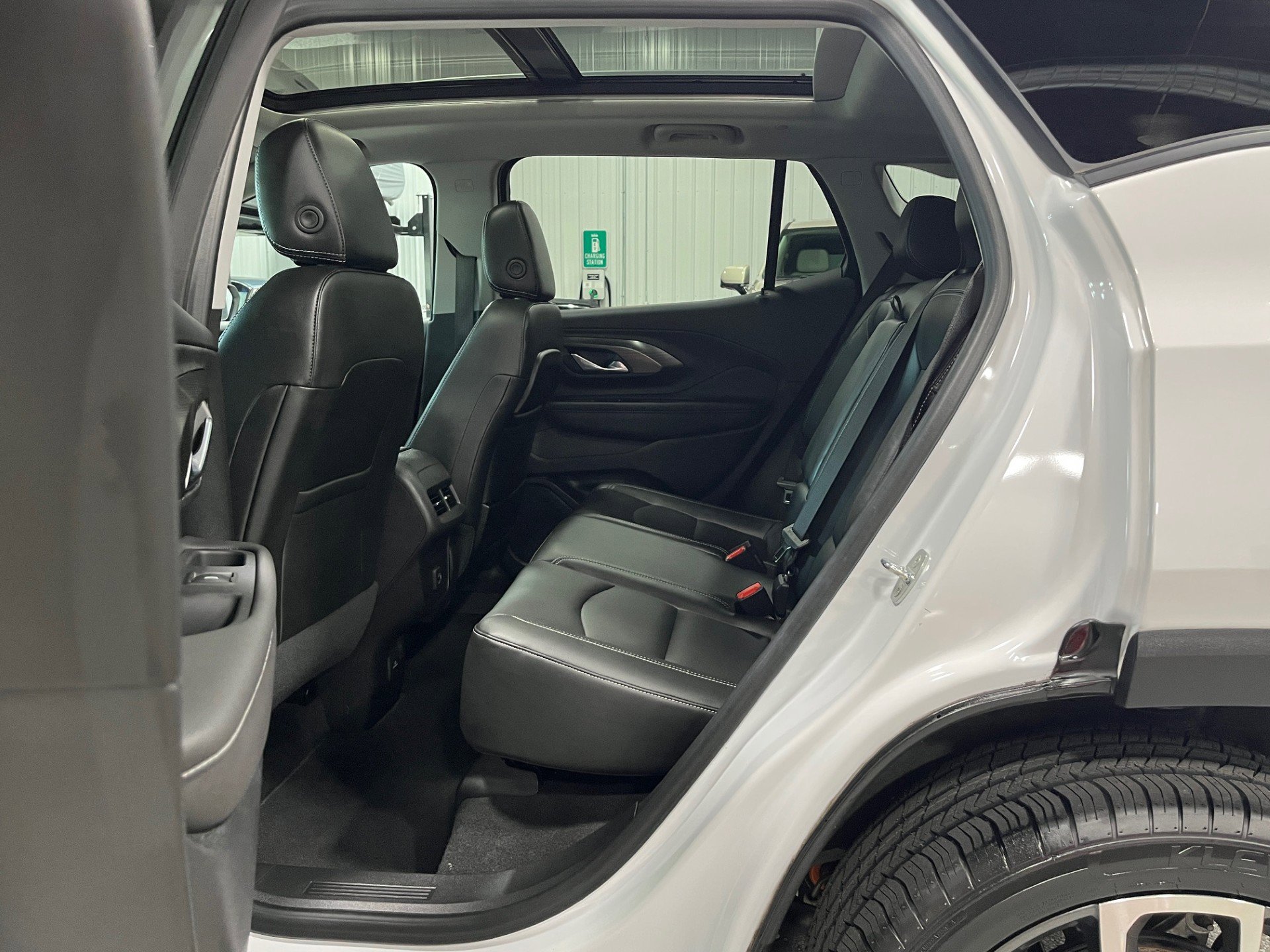 Certified 2022 GMC Terrain SLT w/ Infotainment Package II image 10