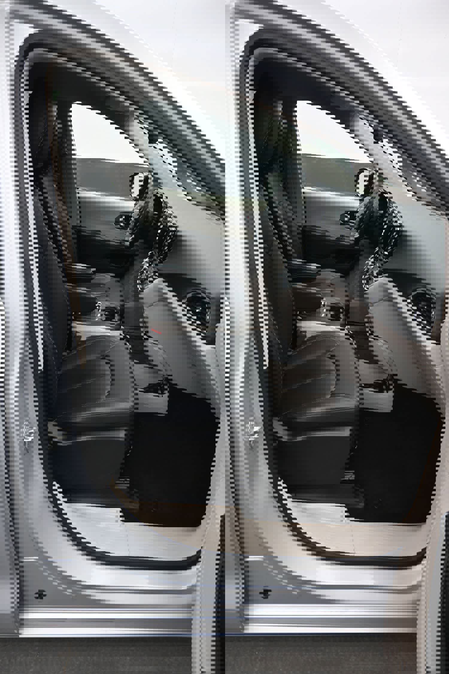 Used 2024 Chrysler Pacifica Touring-L image 11