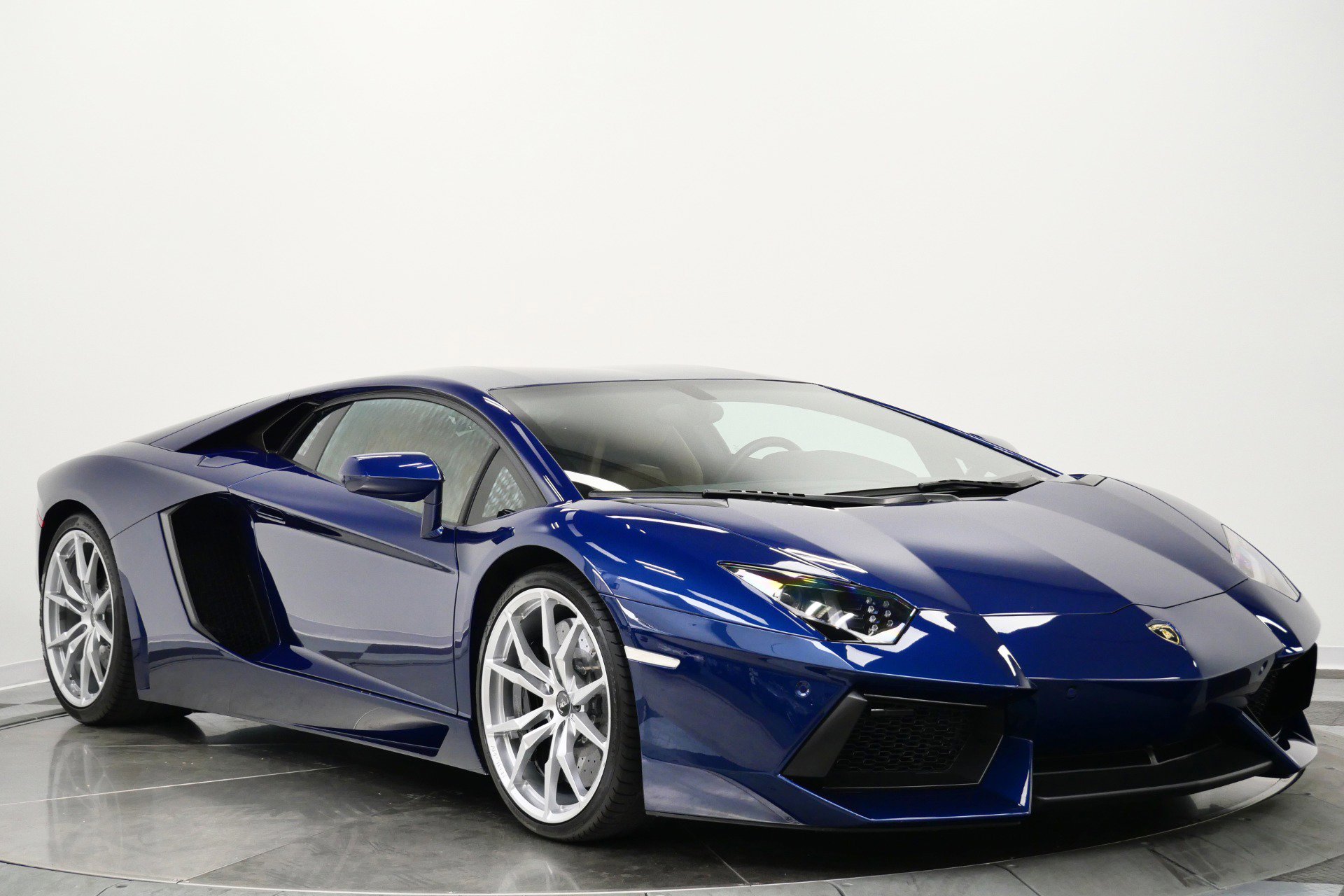 Used 2014 Lamborghini Aventador LP 700-4 image 3