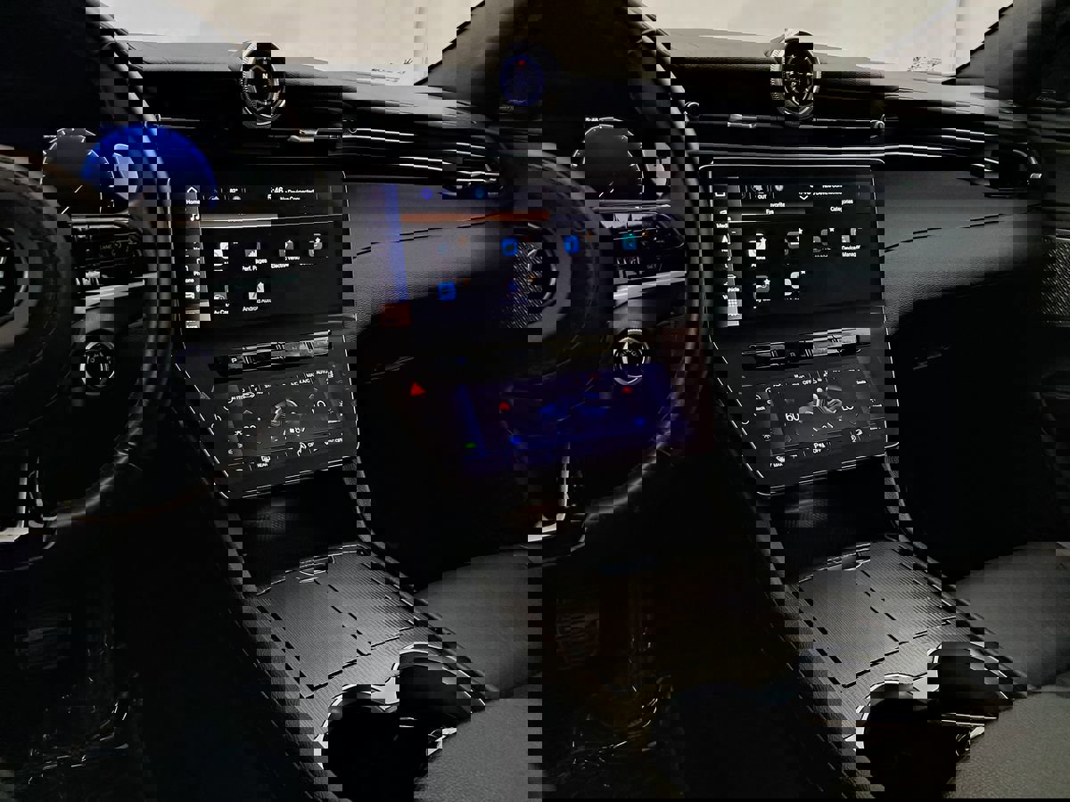 Used 2023 Maserati Grecale GT image 23