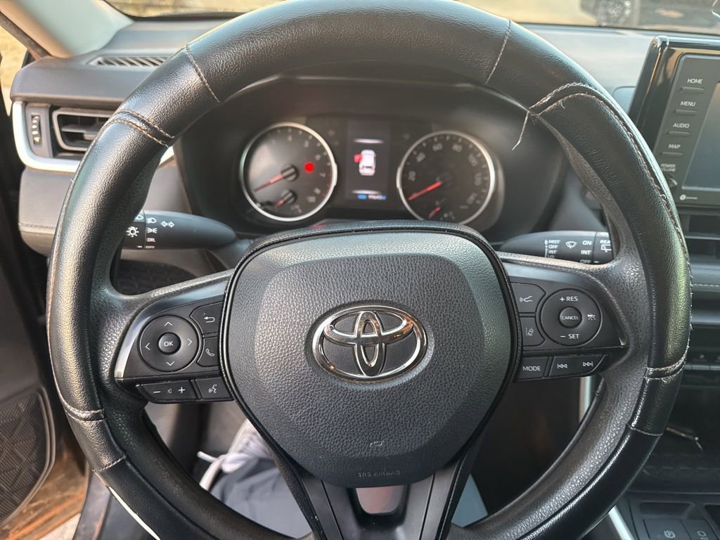 Used 2020 Toyota RAV4 LE image 9