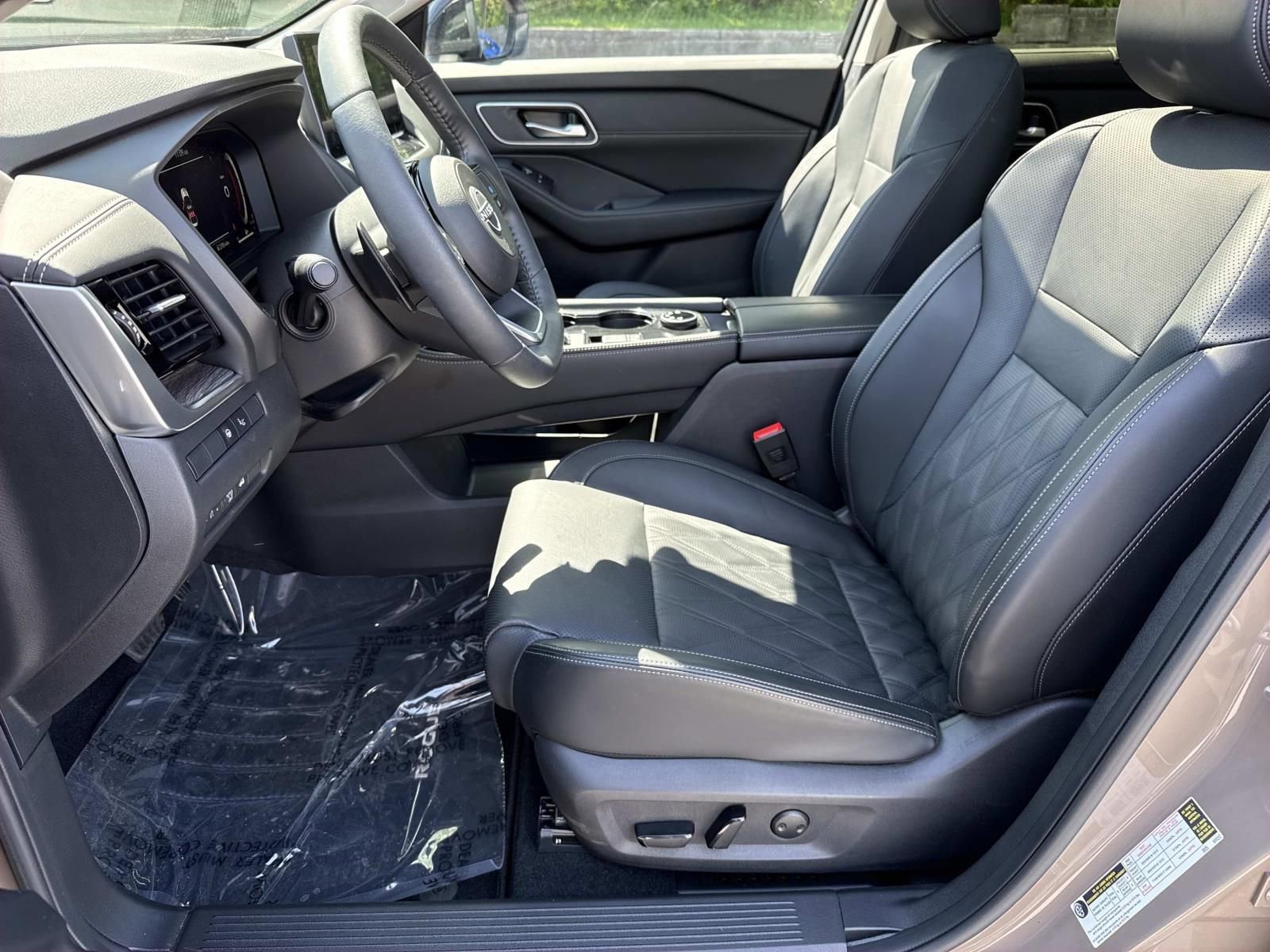 Used 2024 Nissan Rogue Platinum w/ Platinum Premium Package AWD/4WD image 29
