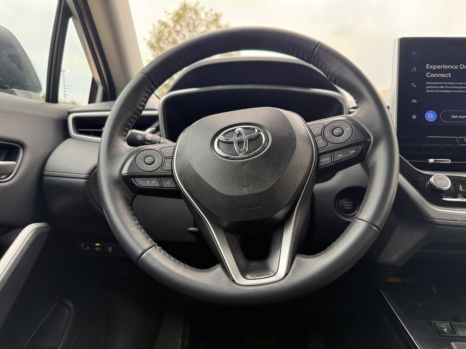 Used 2026 Toyota Corolla Cross XLE FWD image 28