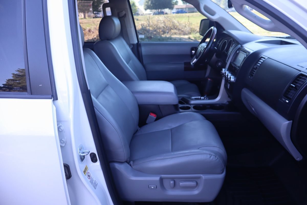 Used 2016 Toyota Sequoia Platinum AWD/4WD image 24