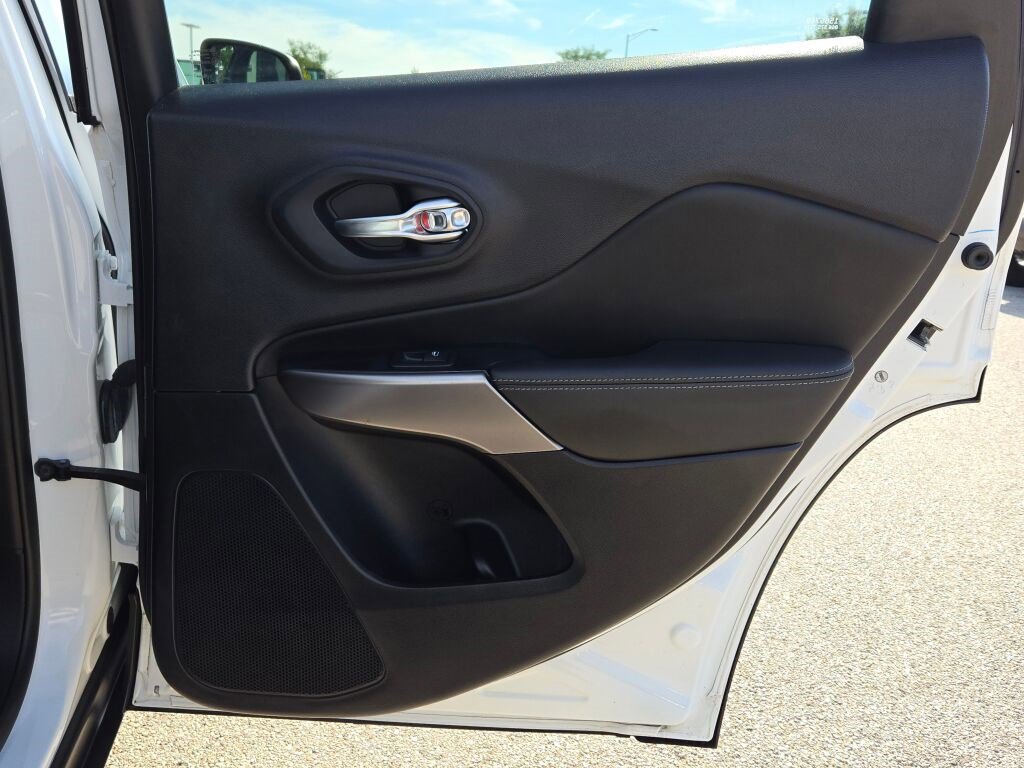 Used 2022 Jeep Cherokee Limited w/ Mopar Interior Package image 12